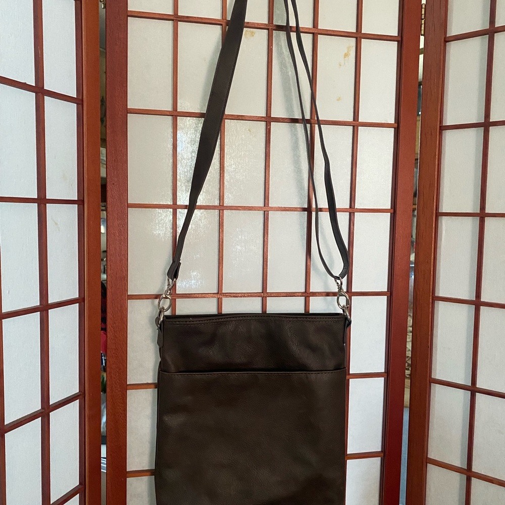 Organizing Shoulder Bag Distress Chestnut Pebble